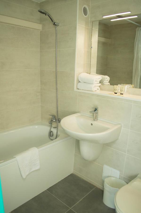 Hotel Les Tourrades Cannes Bagian luar foto