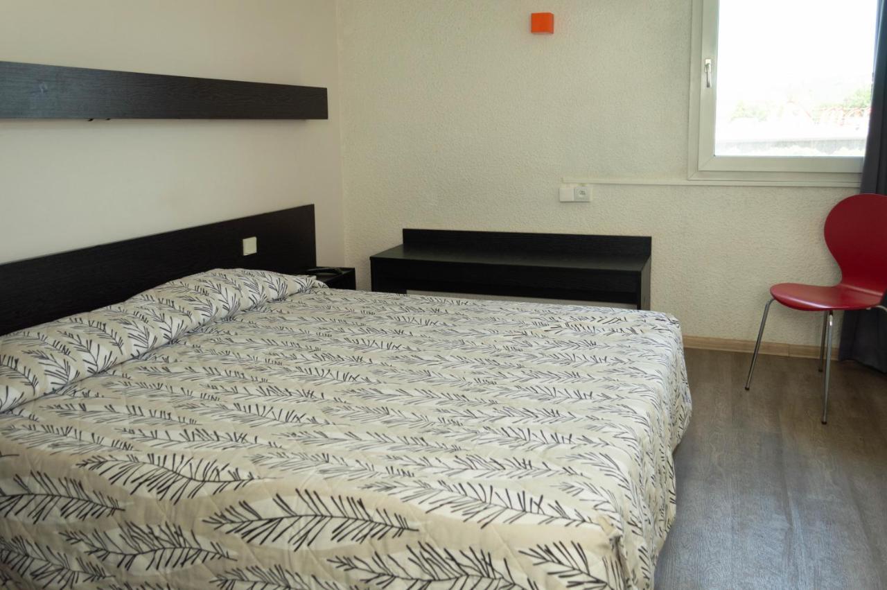 Hotel Les Tourrades Cannes Bagian luar foto