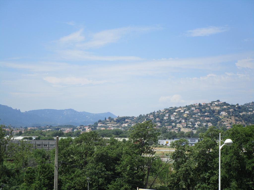 Hotel Les Tourrades Cannes Bagian luar foto
