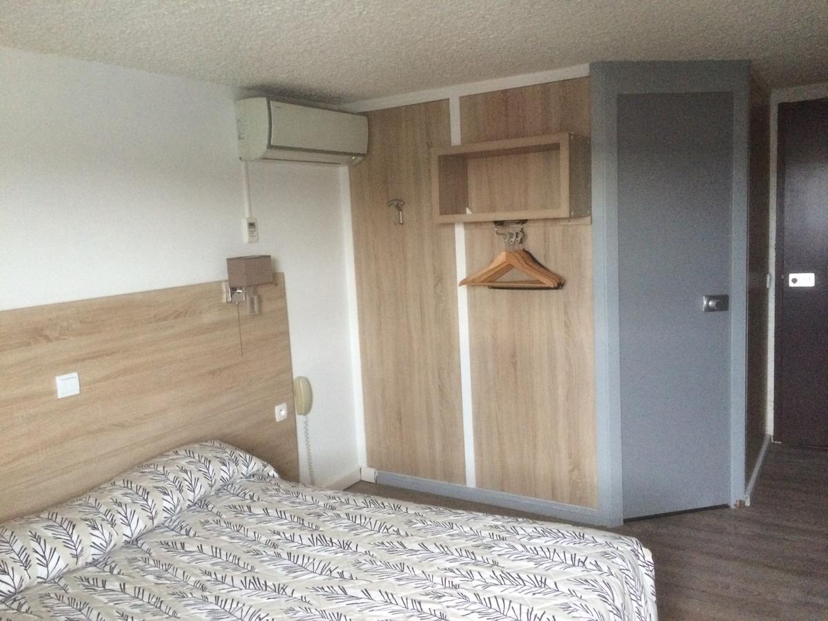 Hotel Les Tourrades Cannes Bagian luar foto