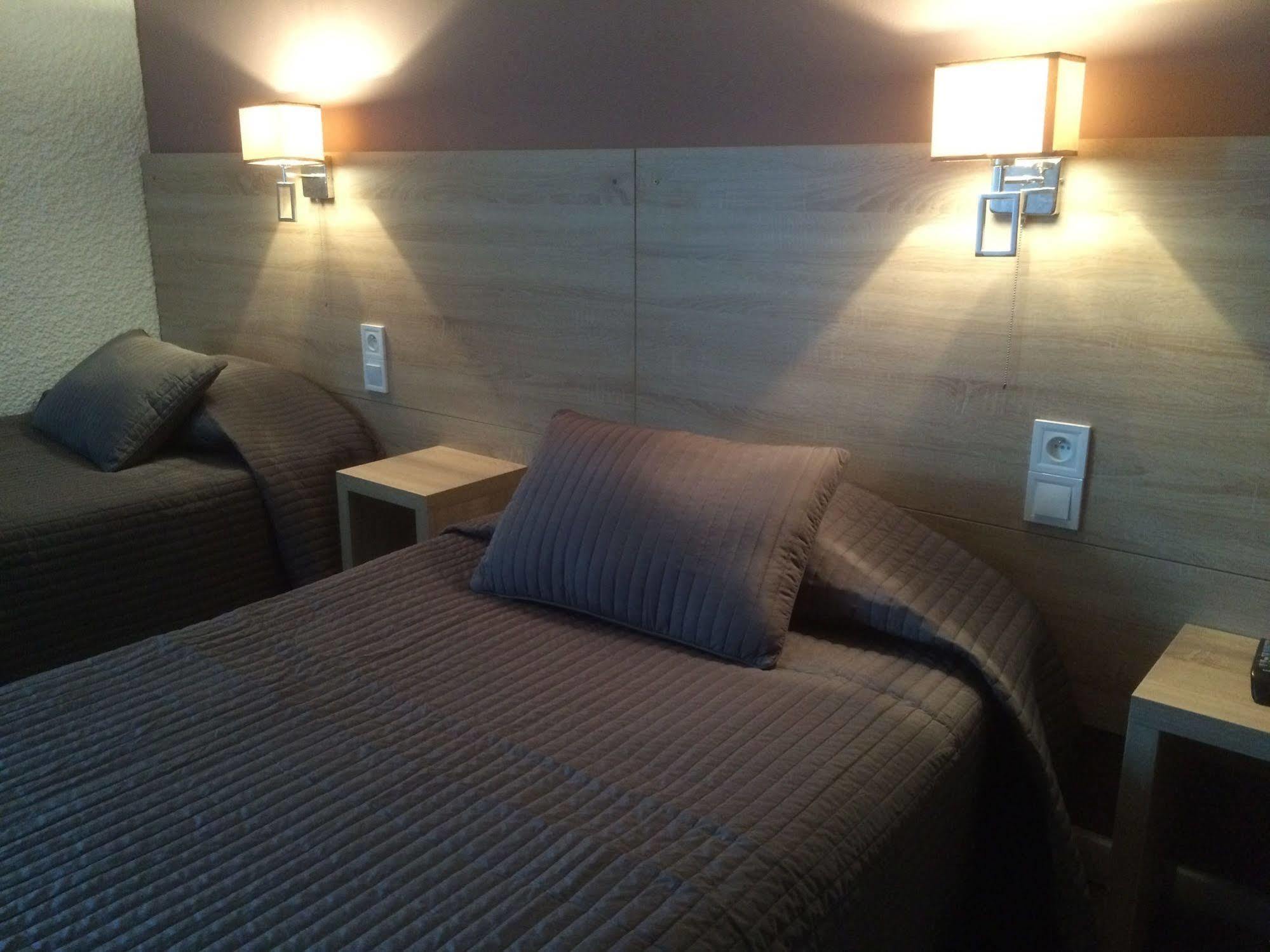 Hotel Les Tourrades Cannes Bagian luar foto
