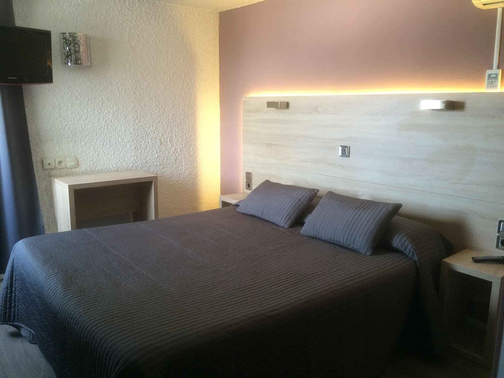 Hotel Les Tourrades Cannes Bagian luar foto