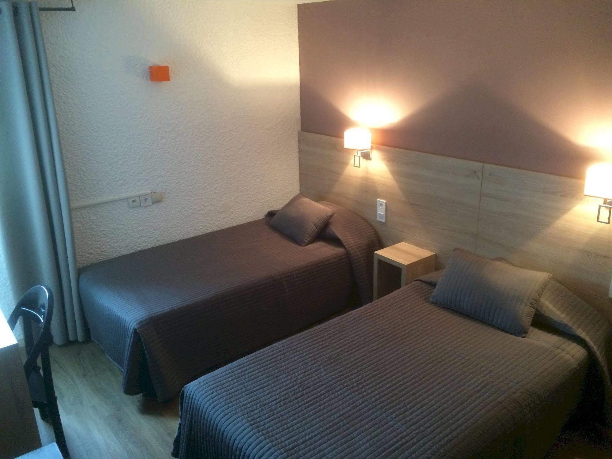 Hotel Les Tourrades Cannes Bagian luar foto